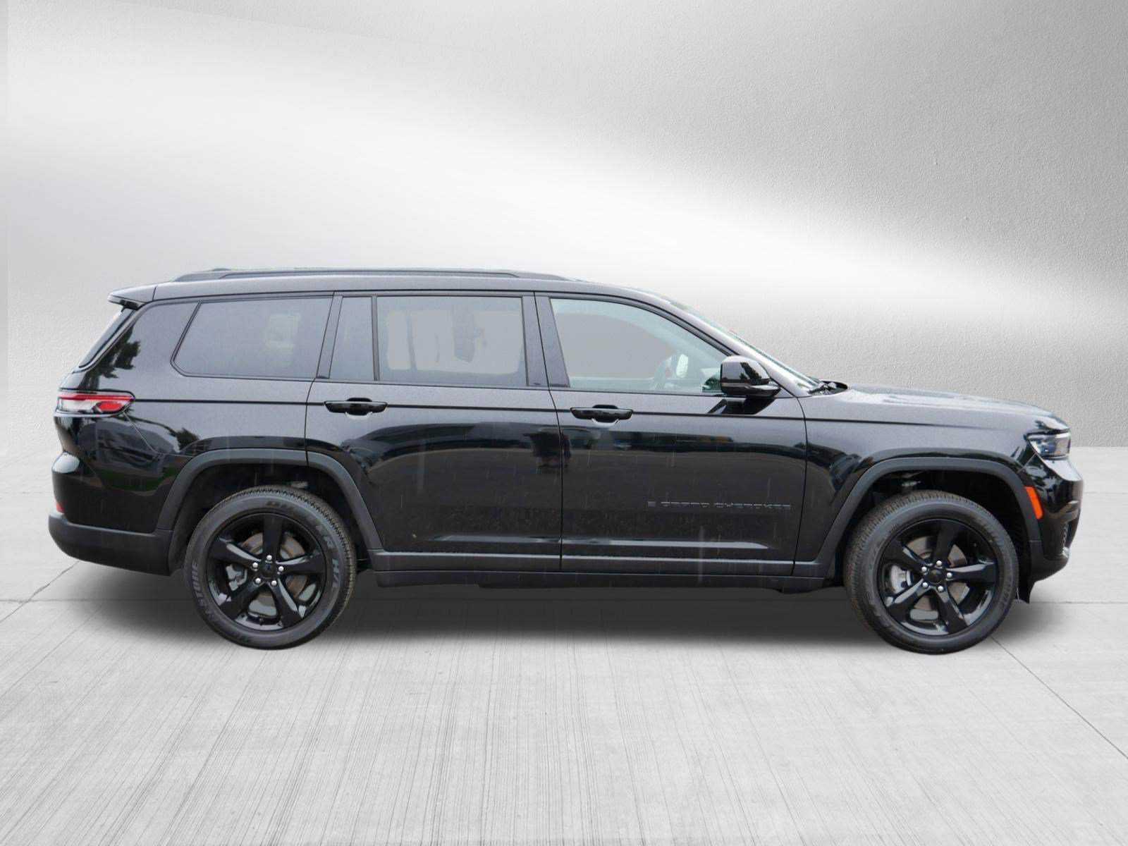Used 2025 Jeep Grand Cherokee L Altitude AWD/4WD image 8