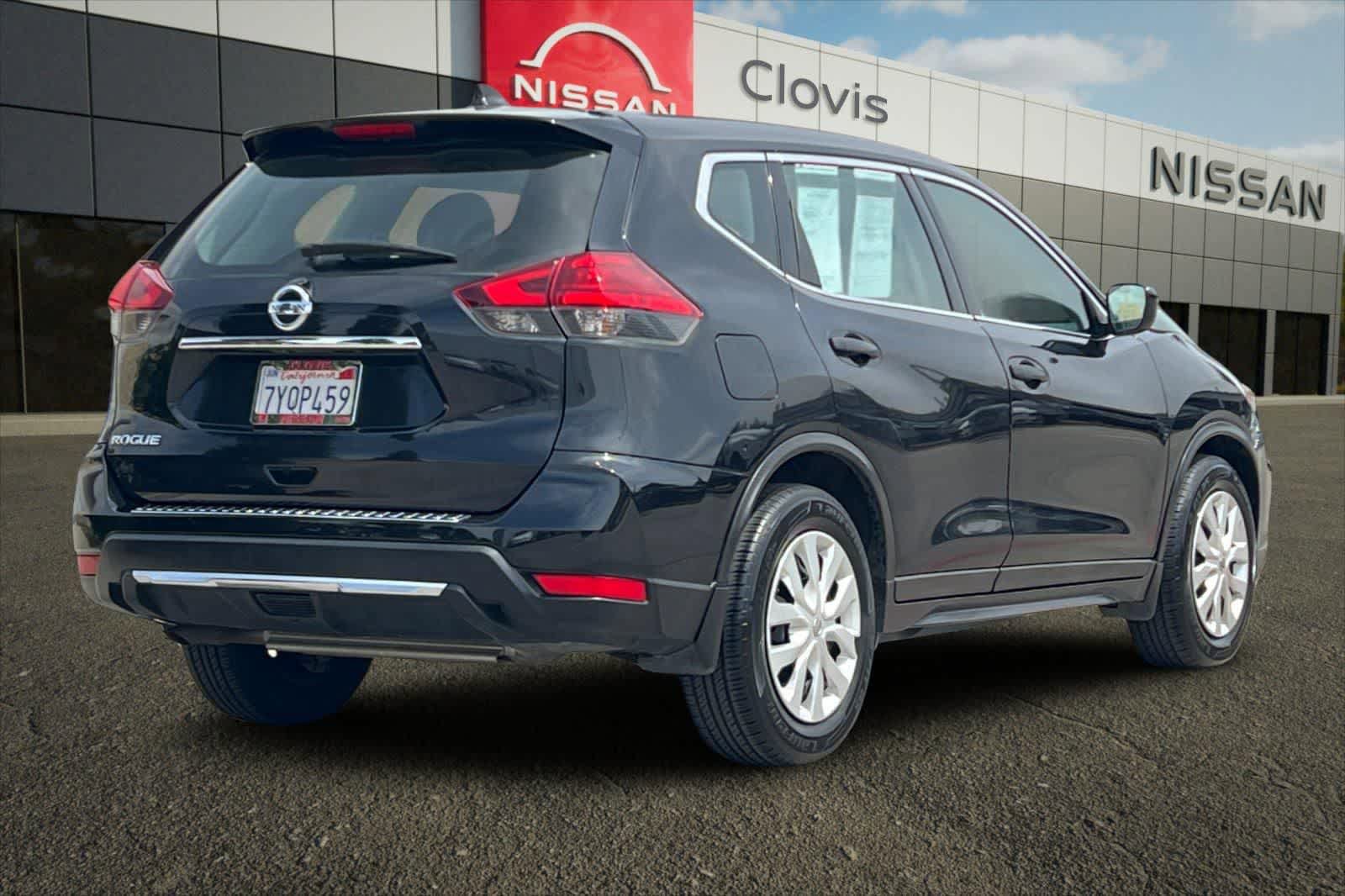 Used 2017 Nissan Rogue S FWD image 3