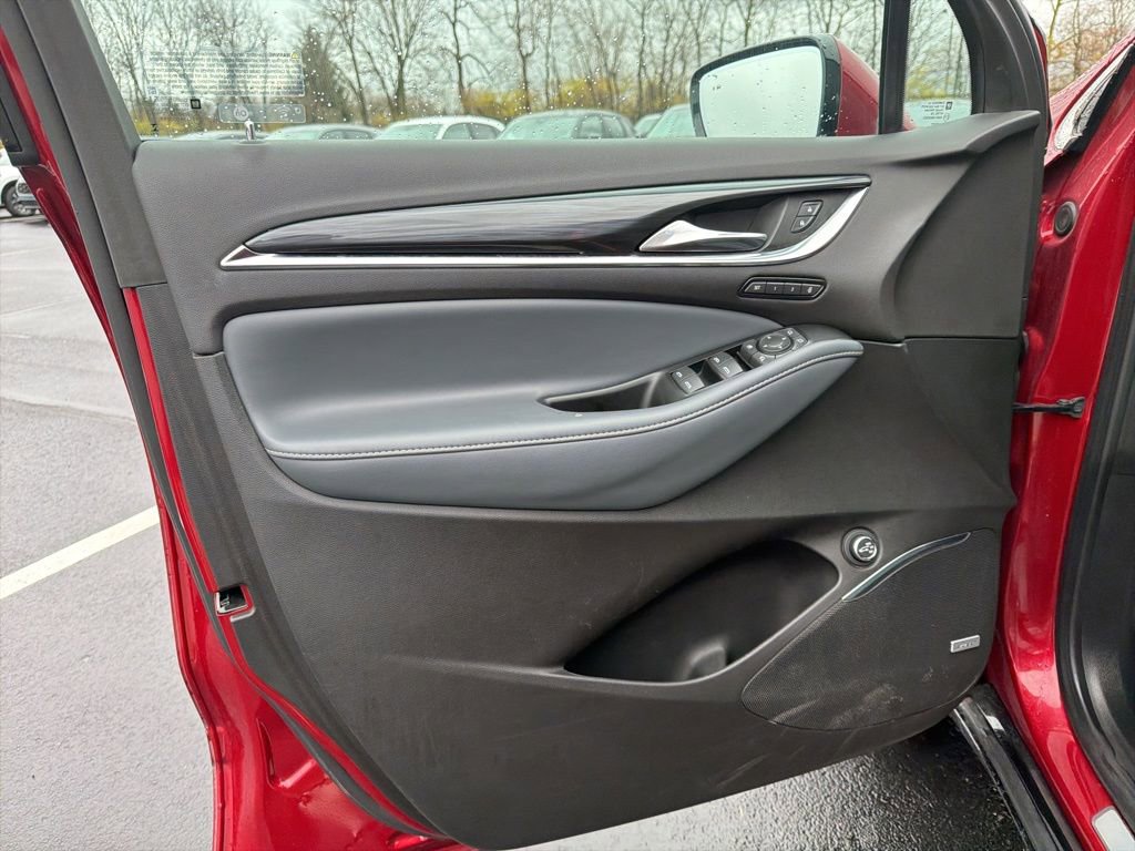 Used 2024 Buick Enclave Premium image 18