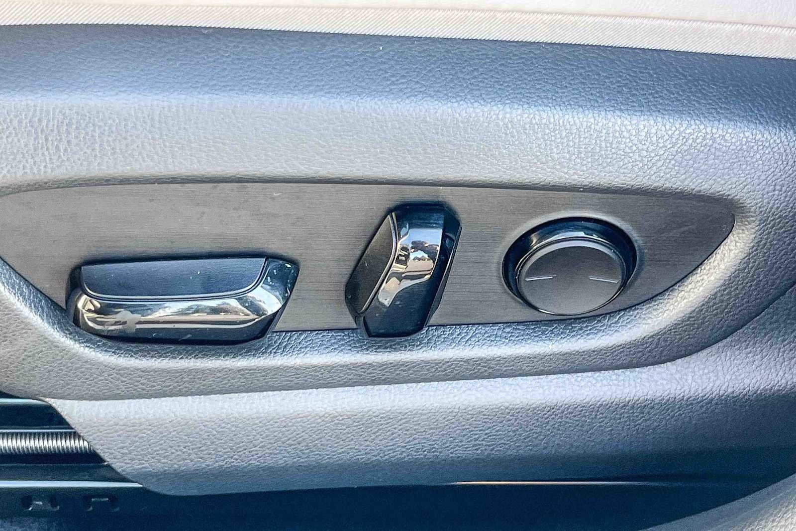 New 2025 Lexus UX 300h AWD image 22