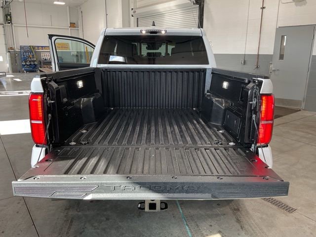 Used 2025 Toyota Tacoma TRD Sport w/ TRD Sport Upgrade Package image 21