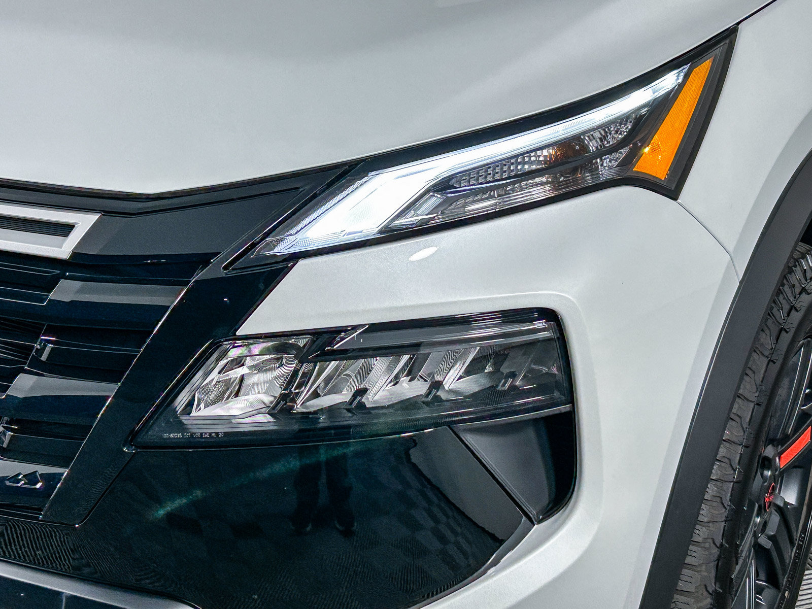Certified 2025 Nissan Rogue SV AWD/4WD image 4