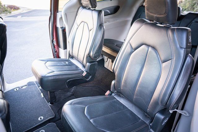 Used 2017 Chrysler Pacifica Touring-L Plus image 28