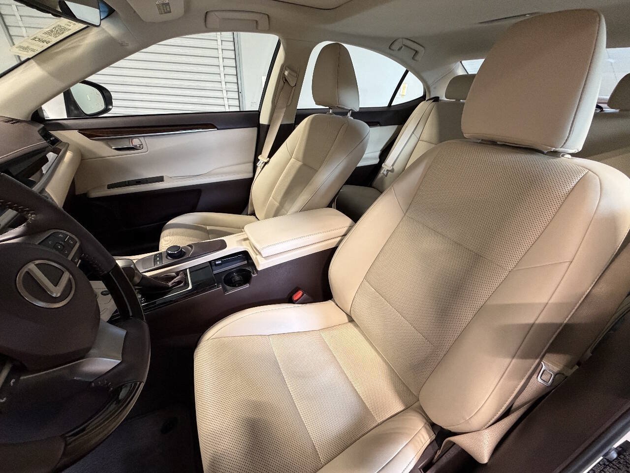 Used 2017 Lexus ES 350 w/ Premium Package FWD image 6