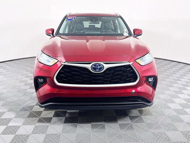 Used 2022 Toyota Highlander XLE image 2