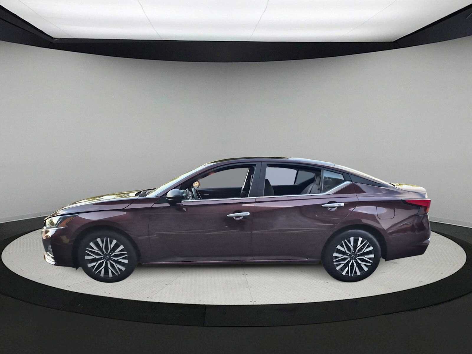Used 2024 Nissan Altima 2.5 SV FWD image 5