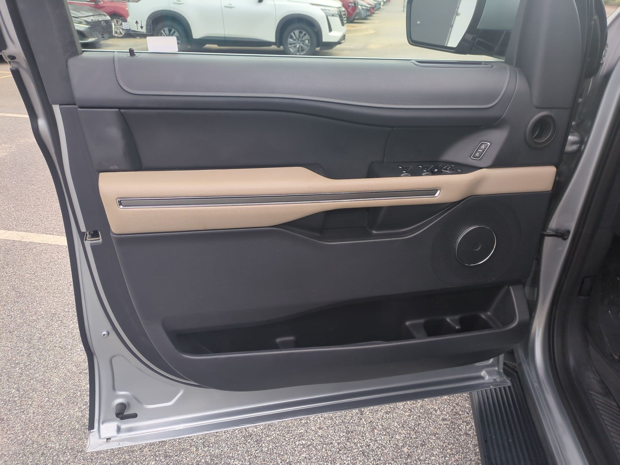 Used 2023 Ford Expedition XLT RWD image 13