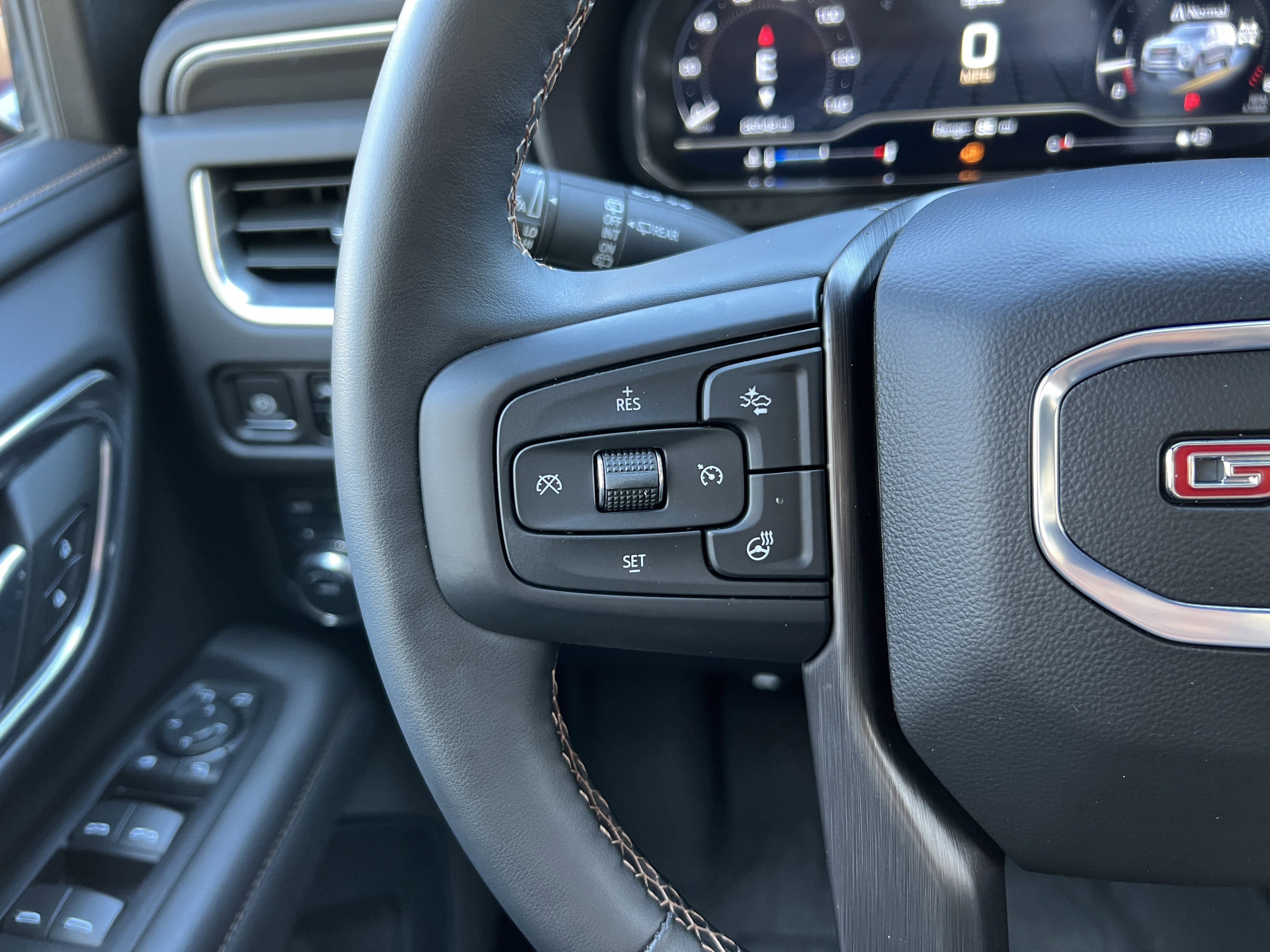 Used 2024 GMC Yukon AT4 image 31