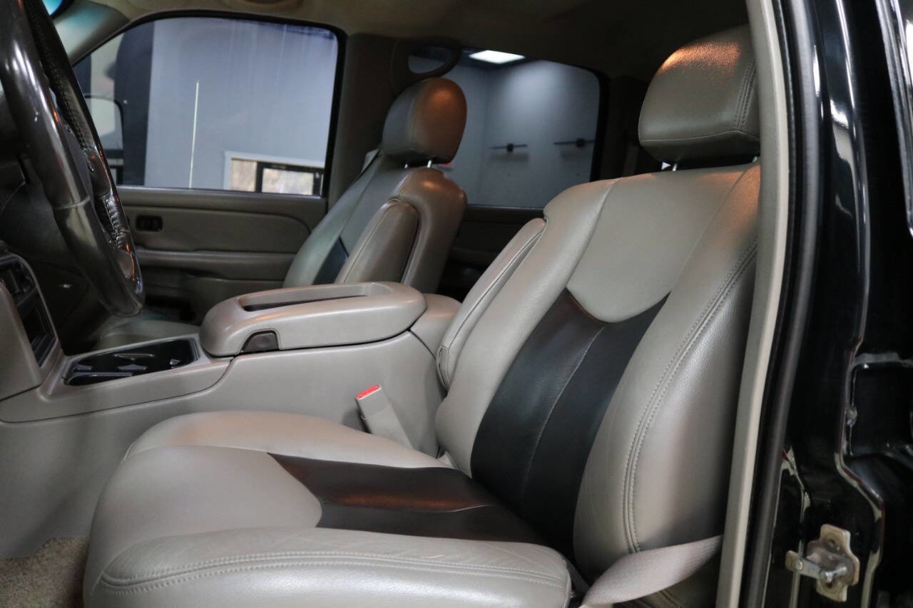 Used 2006 GMC Sierra 2500 SLT w/ Heavy-Duty Power Package image 56