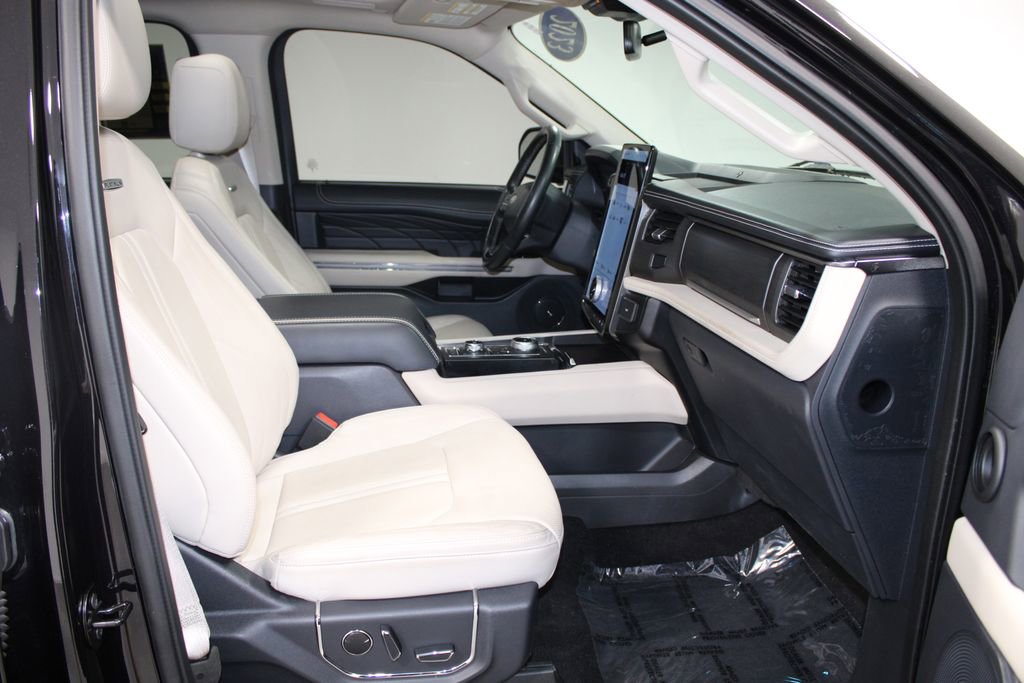 Used 2023 Ford Expedition Platinum AWD/4WD image 32