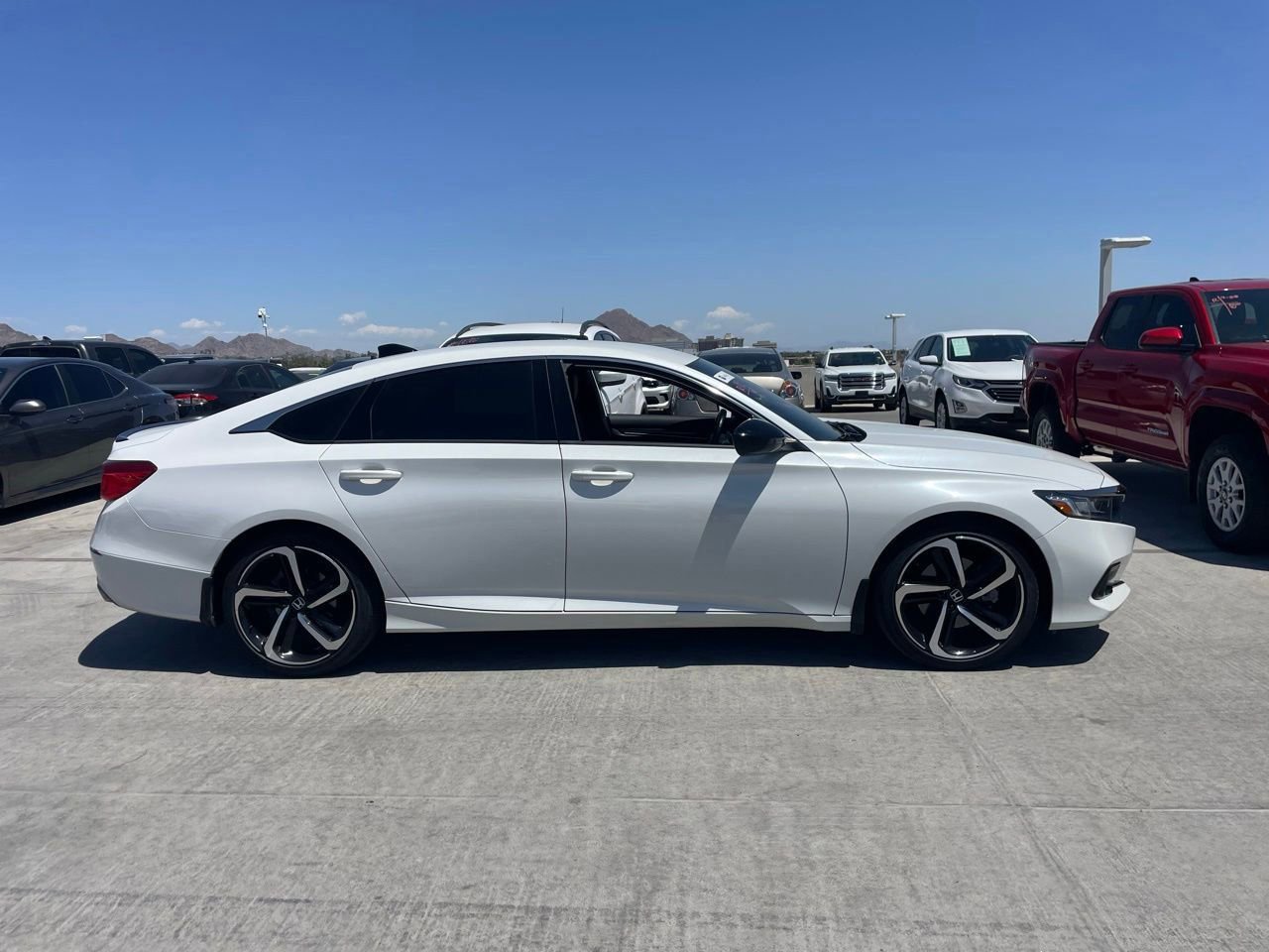 Used 2022 Honda Accord Sport image 3