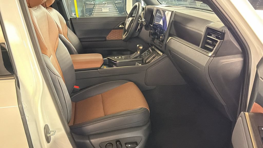 Used 2024 Lexus GX 550 w/ Accessory Package (Z1) AWD/4WD image 10