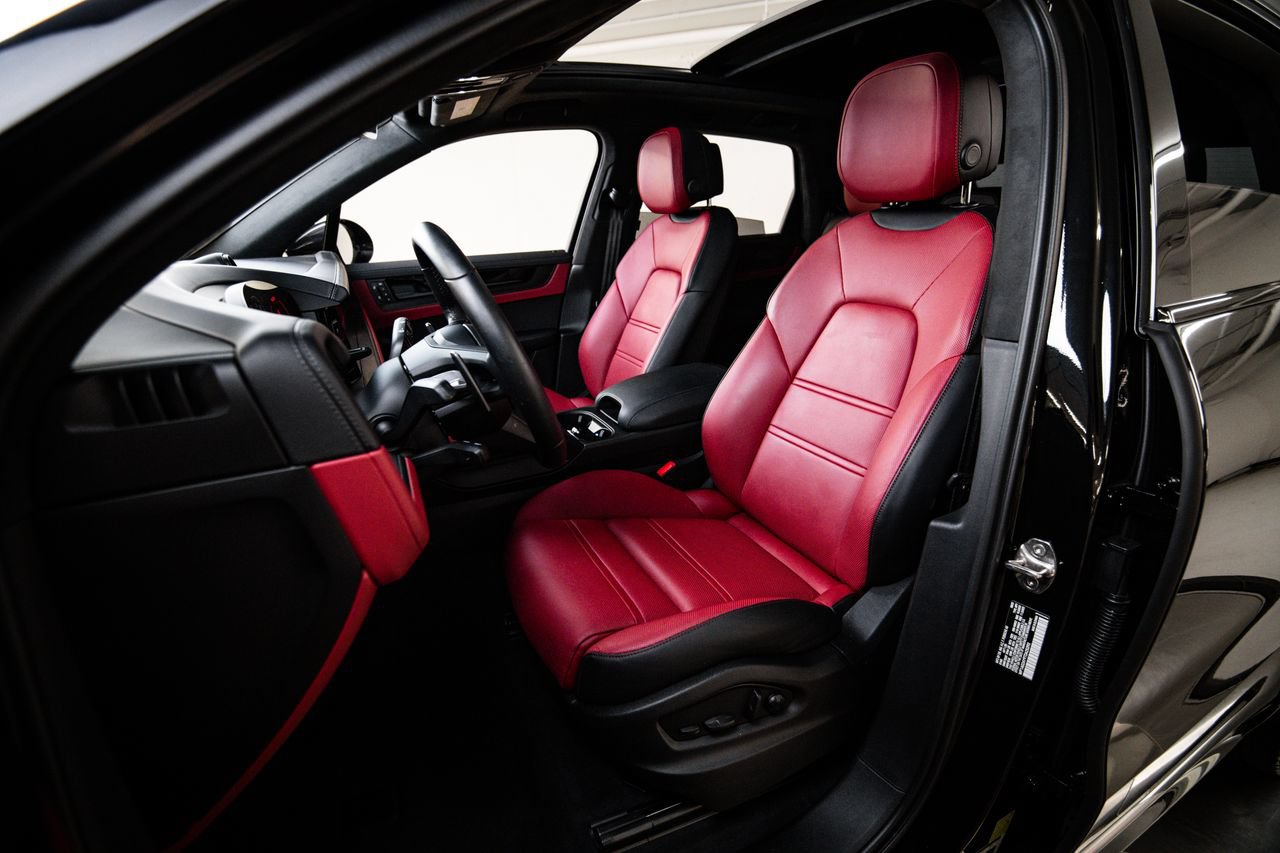 Certified 2026 Porsche Cayenne GTS AWD/4WD image 5