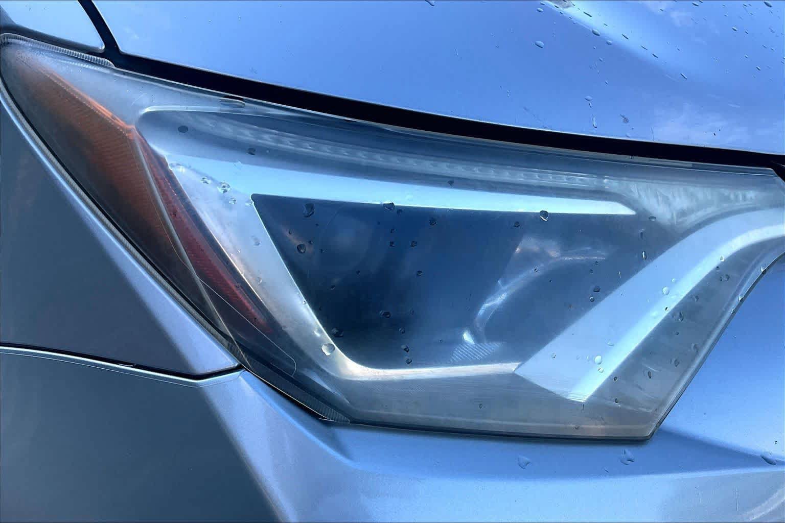 Used 2018 Toyota RAV4 LE FWD image 28