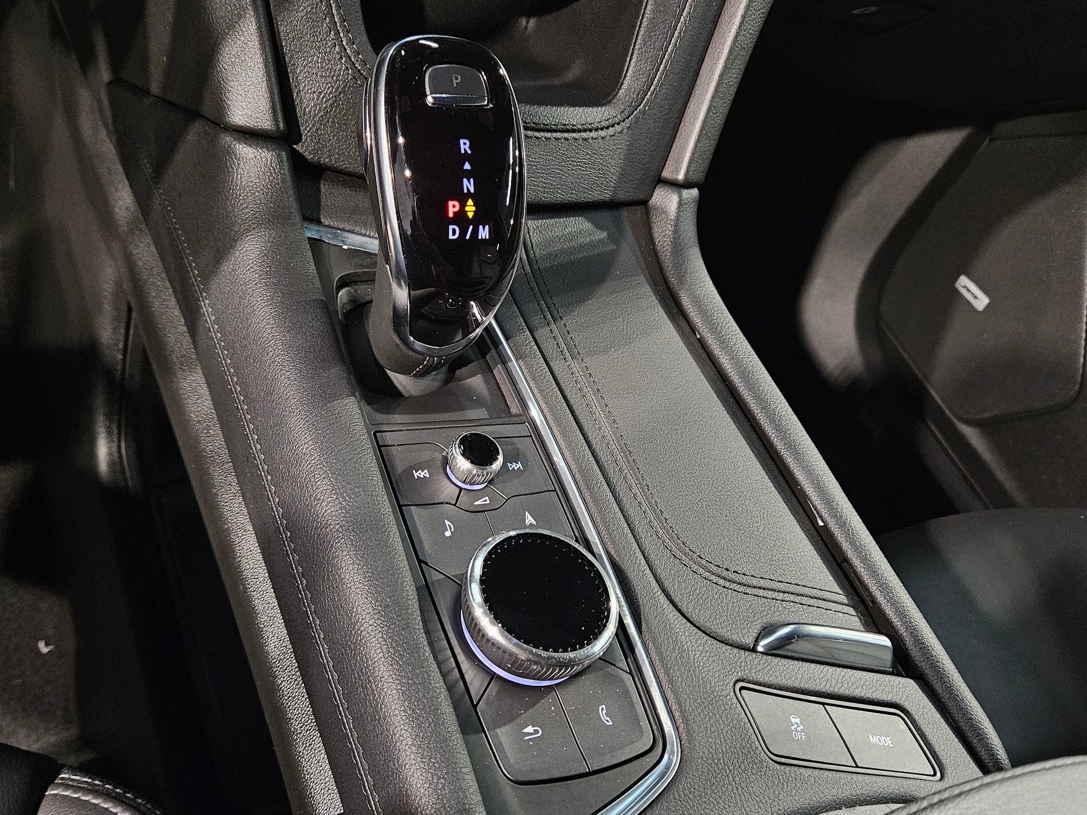 Used 2025 Cadillac XT6 Premium Luxury image 34