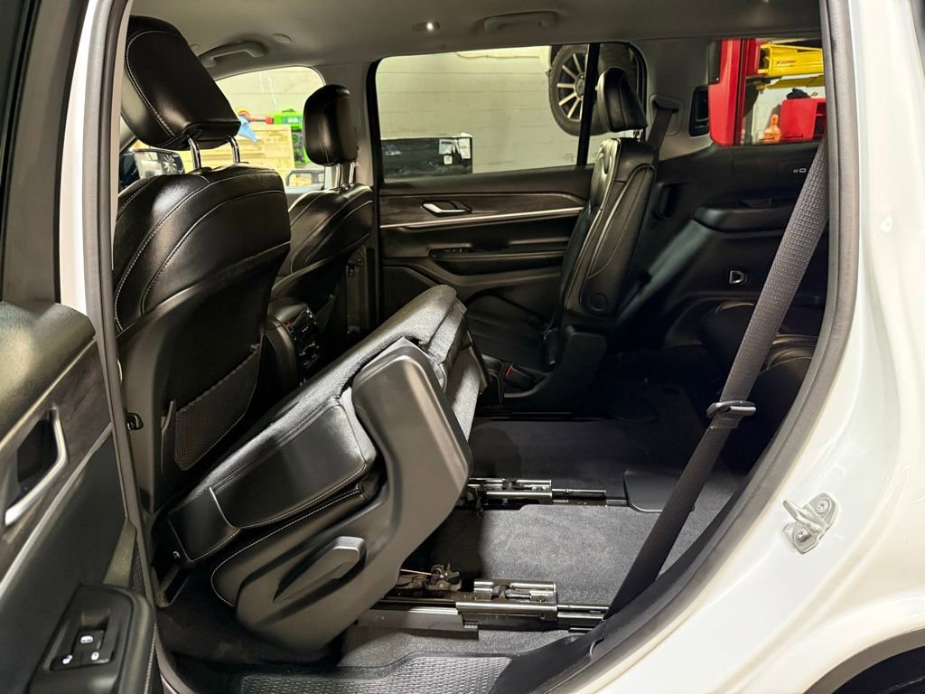Certified 2023 Jeep Grand Cherokee L Limited w/ Black Appearance Package AWD/4WD image 23