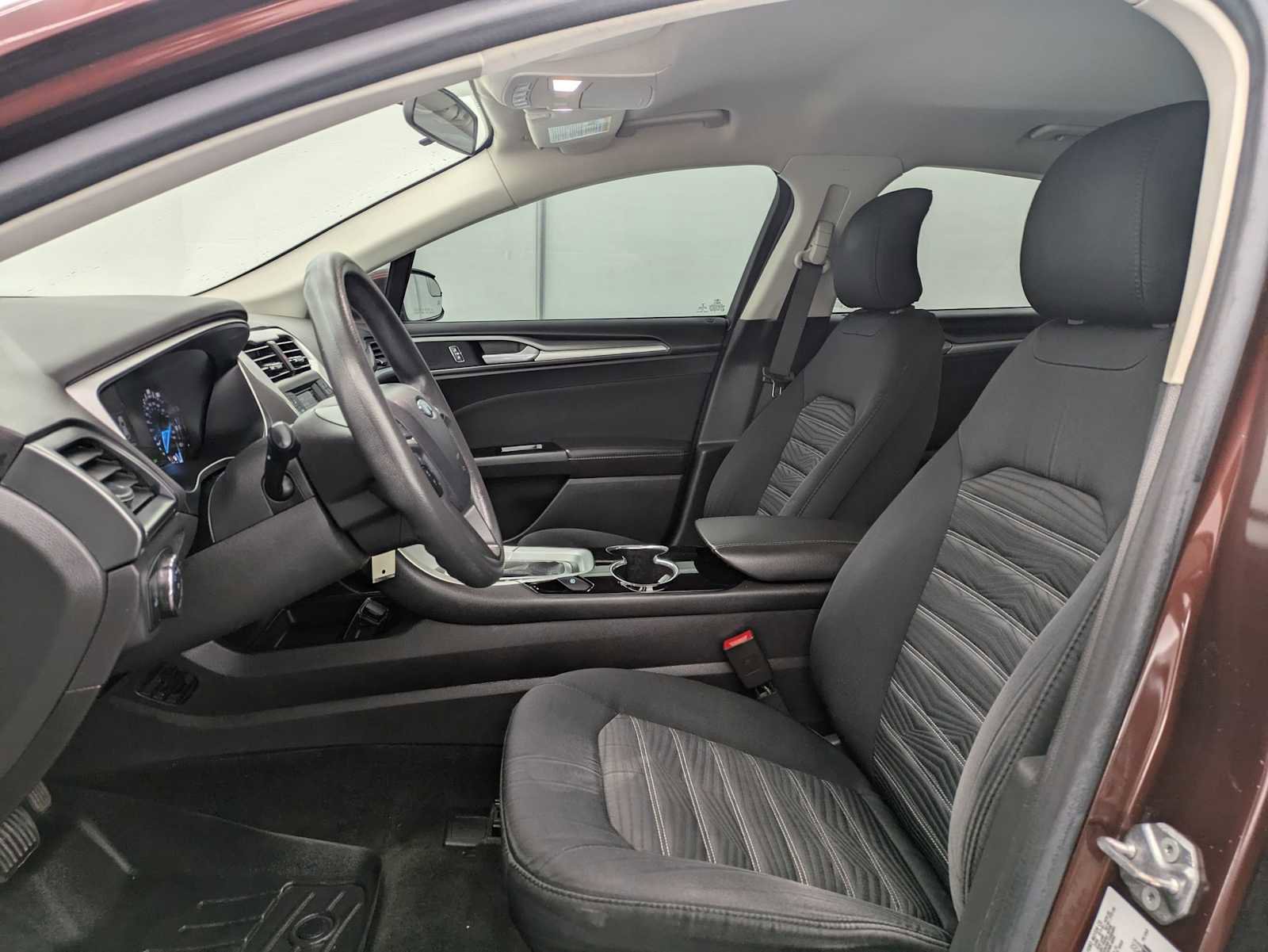 Used 2016 Ford Fusion SE image 17