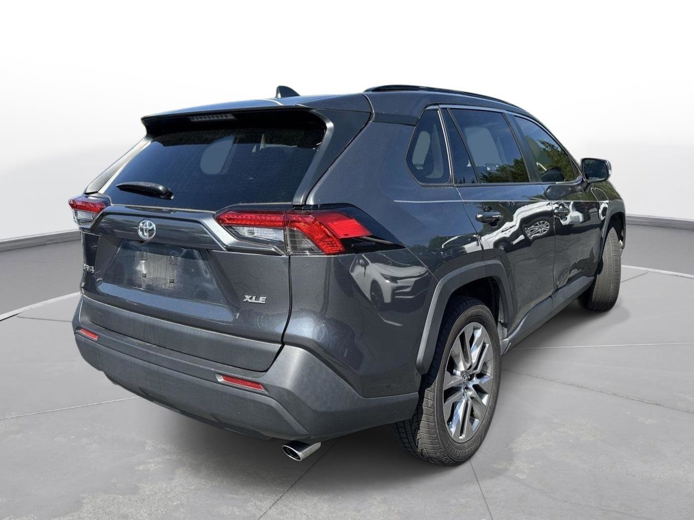 Used 2020 Toyota RAV4 XLE Premium FWD image 6