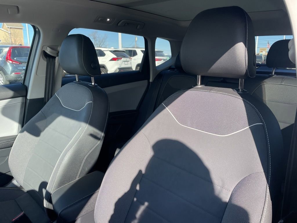 Used 2024 Volkswagen Taos SE image 17