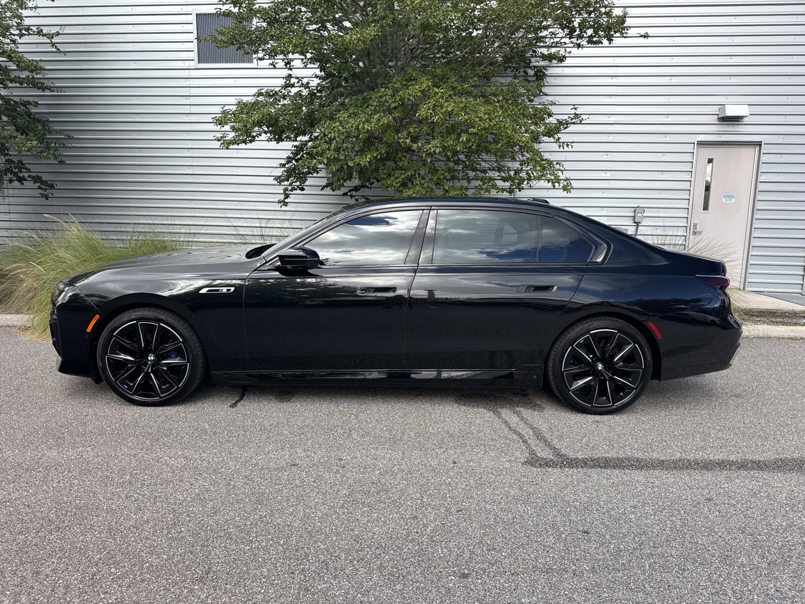 Used 2024 BMW i7 M70 w/ Executive Package AWD/4WD image 2