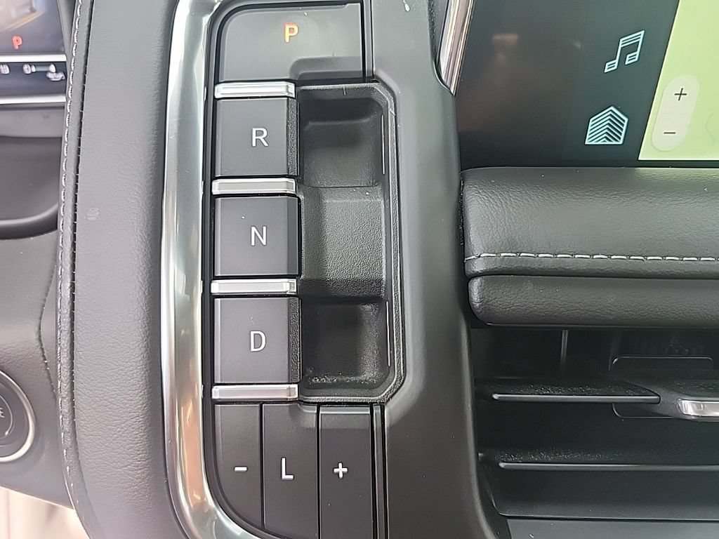 Used 2022 Chevrolet Suburban LT w/ LT Signature Plus Package AWD/4WD image 8