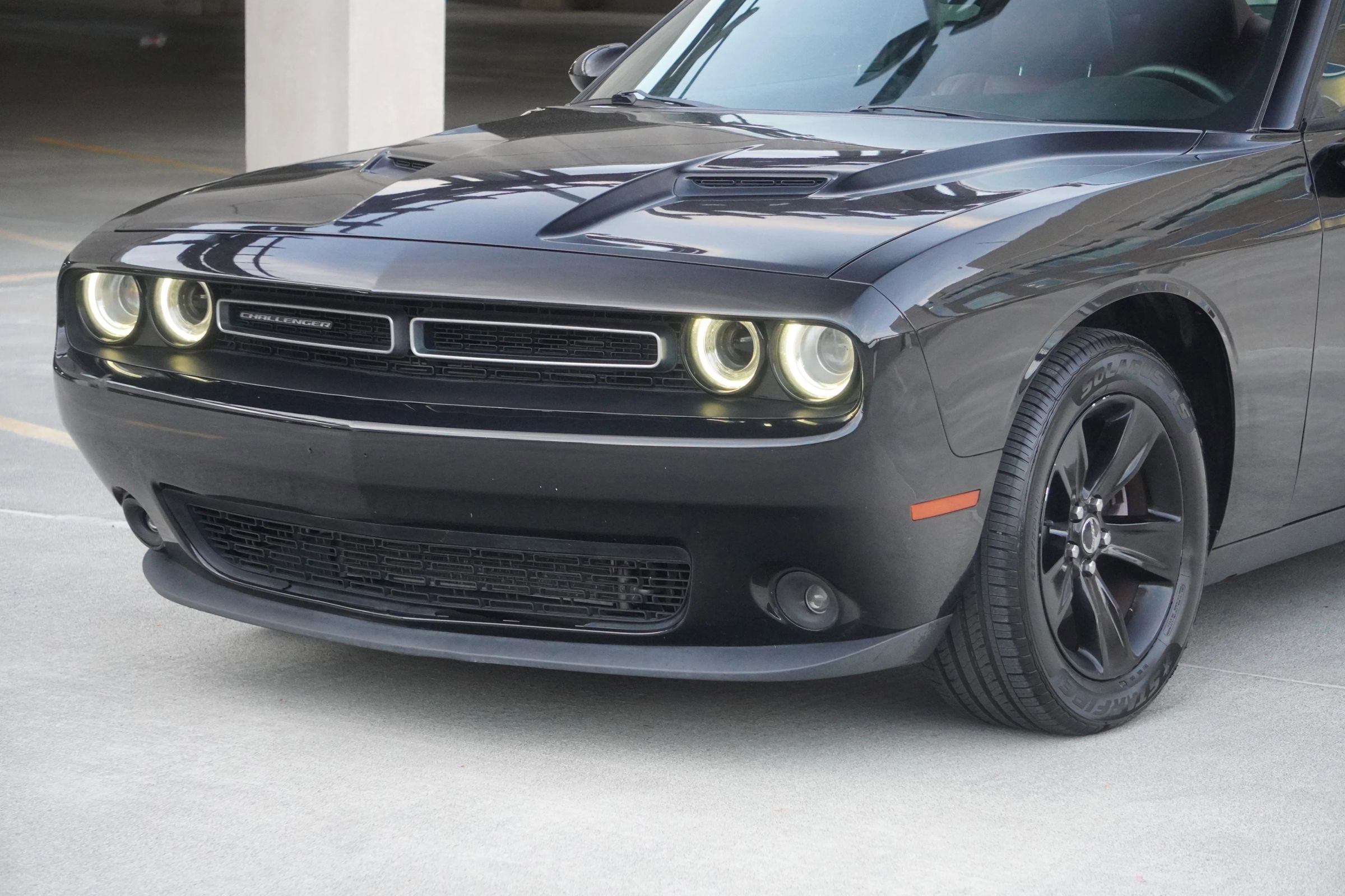 Used 2017 Dodge Challenger SXT RWD image 29