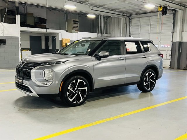 Used 2024 Mitsubishi Outlander SE image 14