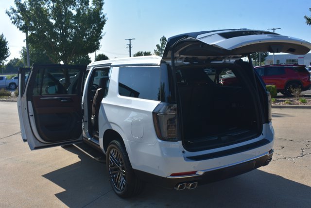 New 2026 Chevrolet Suburban High Country w/ Sun And Tow Package AWD/4WD image 17