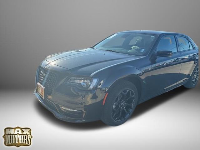 Used 2023 Chrysler 300 Touring L w/ Comfort Group image 4