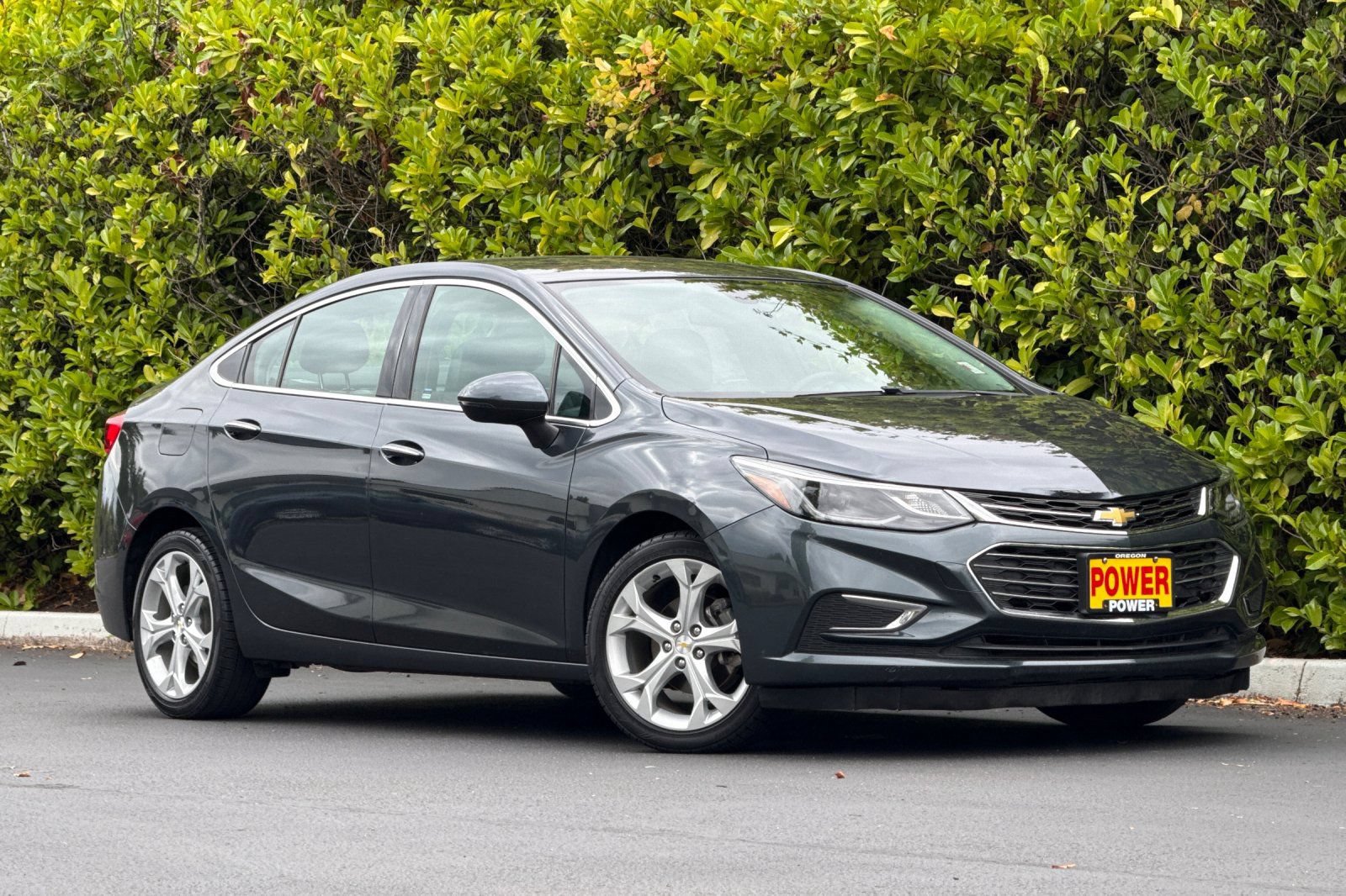 Used 2017 Chevrolet Cruze Premier FWD image 2