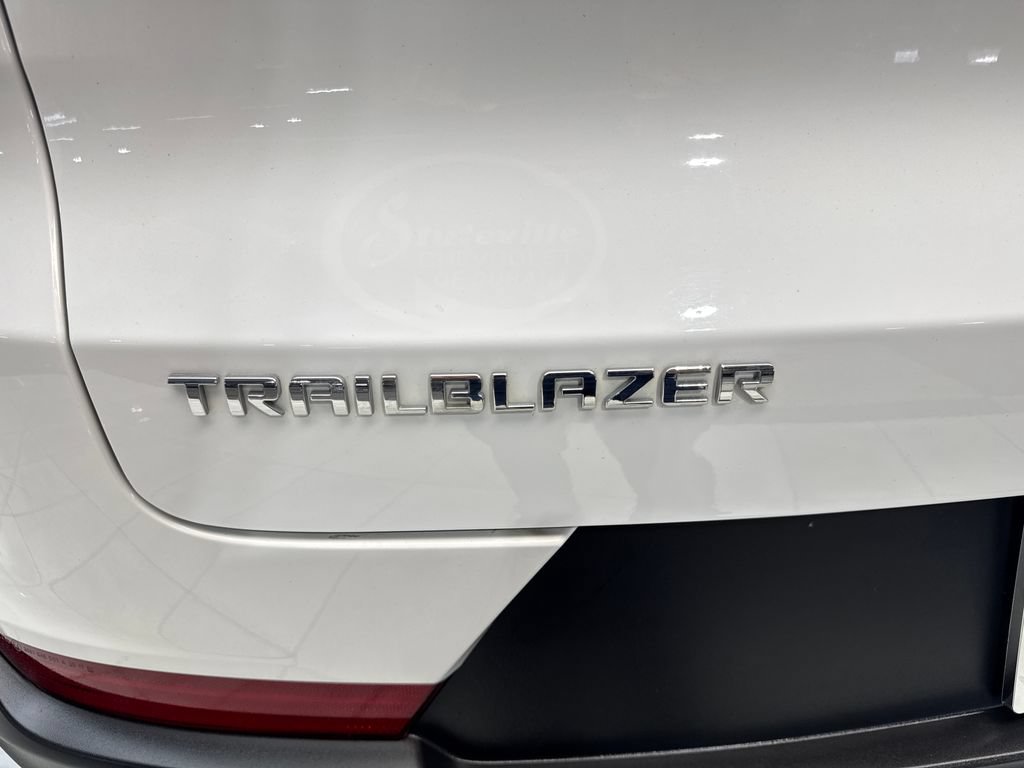 Used 2023 Chevrolet TrailBlazer LS FWD image 23