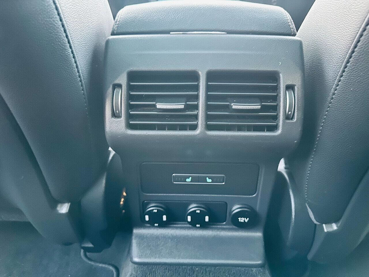 Used 2017 Jaguar F-PACE Prestige image 28