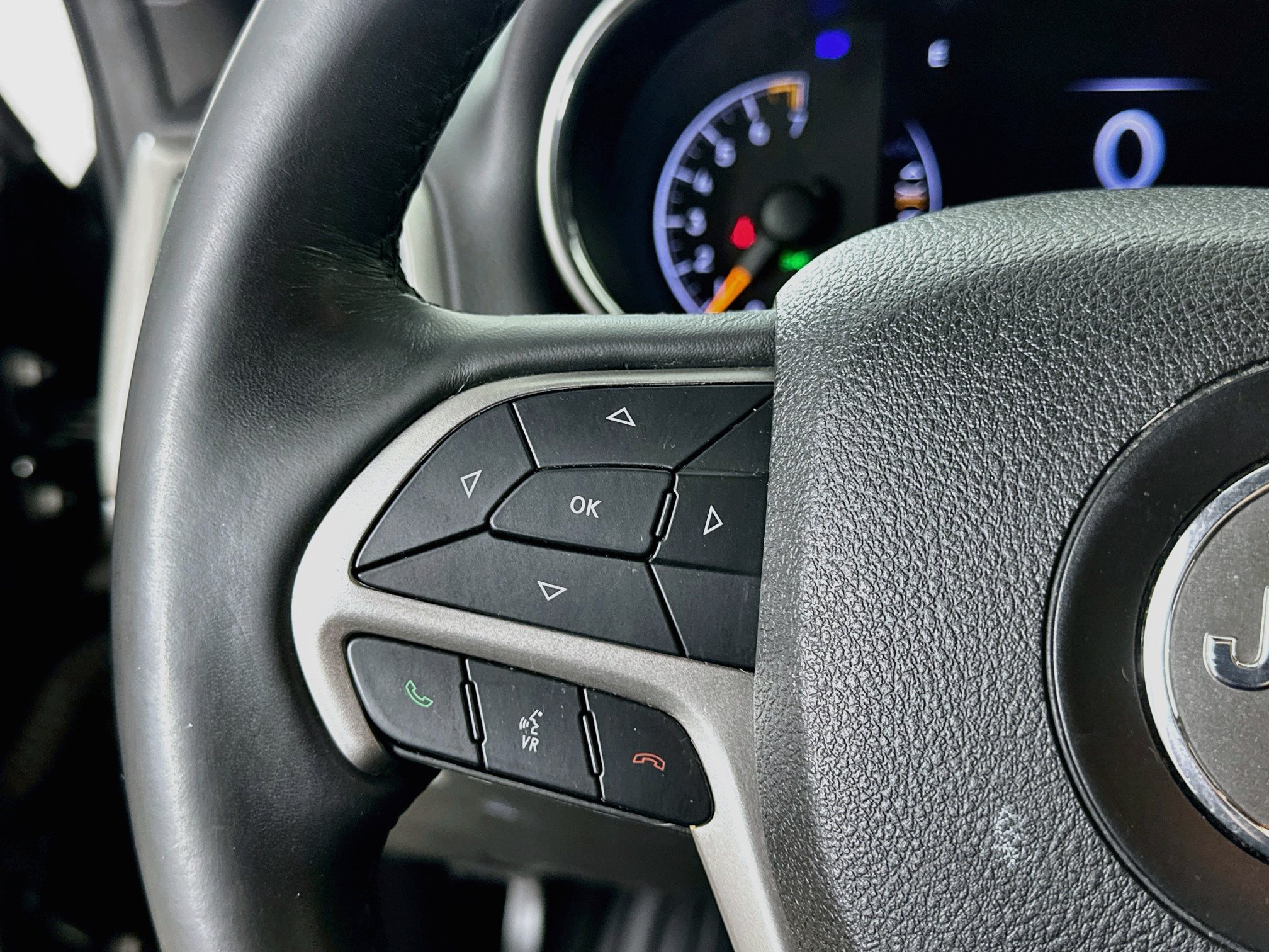 Used 2018 Jeep Grand Cherokee Altitude AWD/4WD image 12