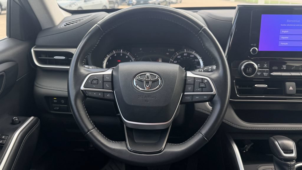 Used 2024 Toyota Highlander LE AWD/4WD image 14
