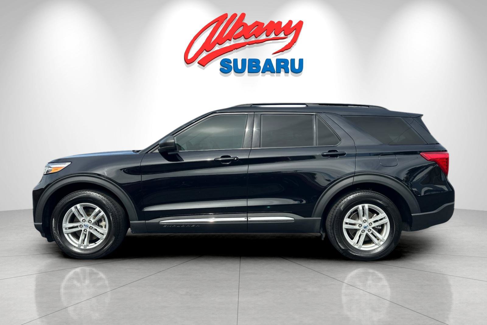 Used 2024 Ford Explorer XLT RWD image 8