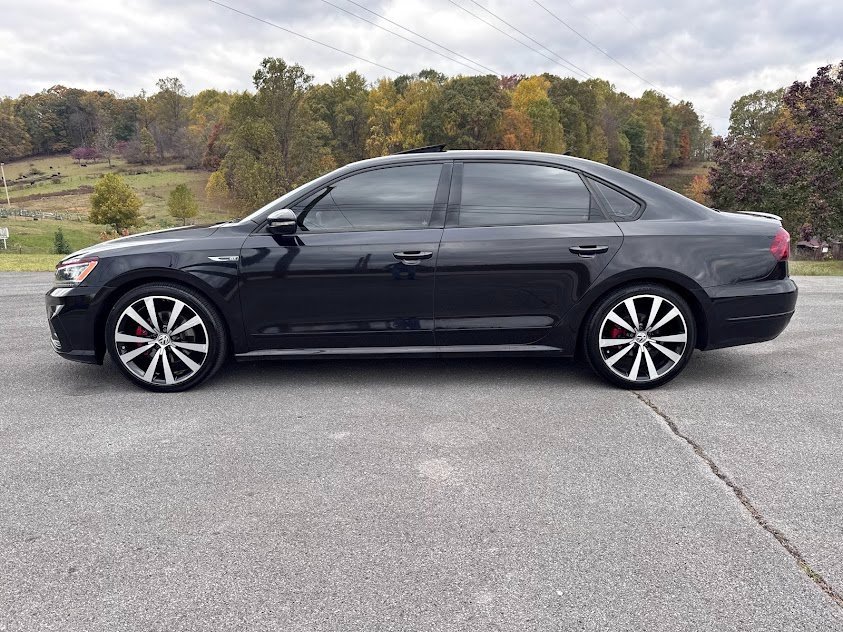 Used 2018 Volkswagen Passat 3.6 image 25
