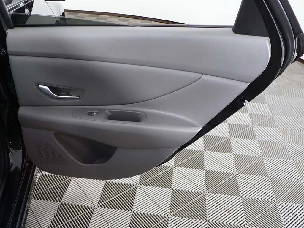 Used 2025 Hyundai Elantra SEL FWD image 27