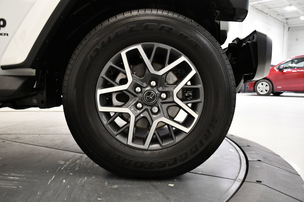 Used 2025 Jeep Wrangler Sahara image 16