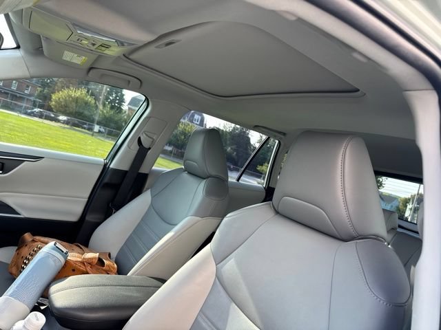 Used 2020 Toyota RAV4 XLE Premium FWD image 10