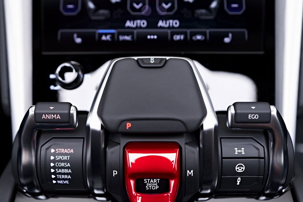 Used 2021 Lamborghini Urus image 73