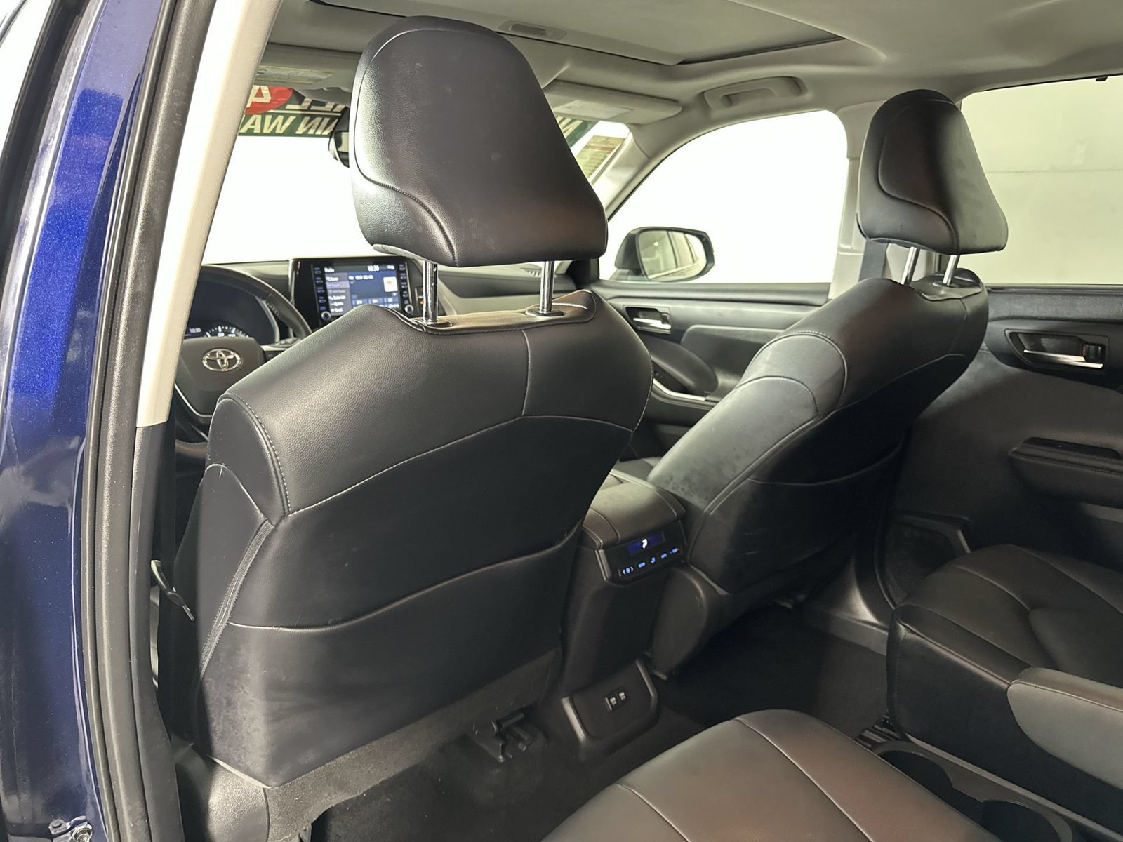 Used 2021 Toyota Highlander XLE FWD image 24