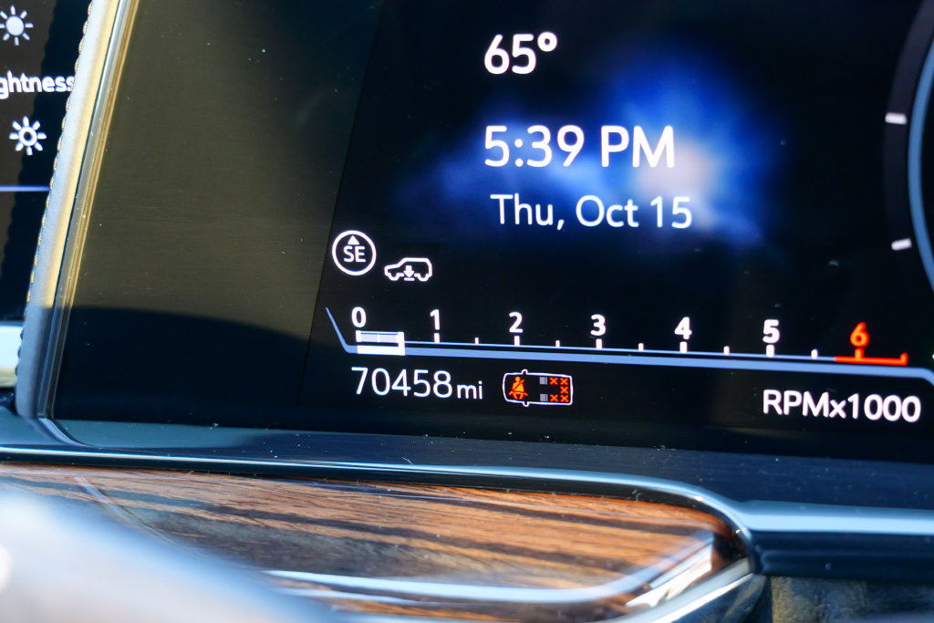 Used 2021 Cadillac Escalade ESV Premium Luxury w/ Driver Assist Tech Package AWD/4WD image 44