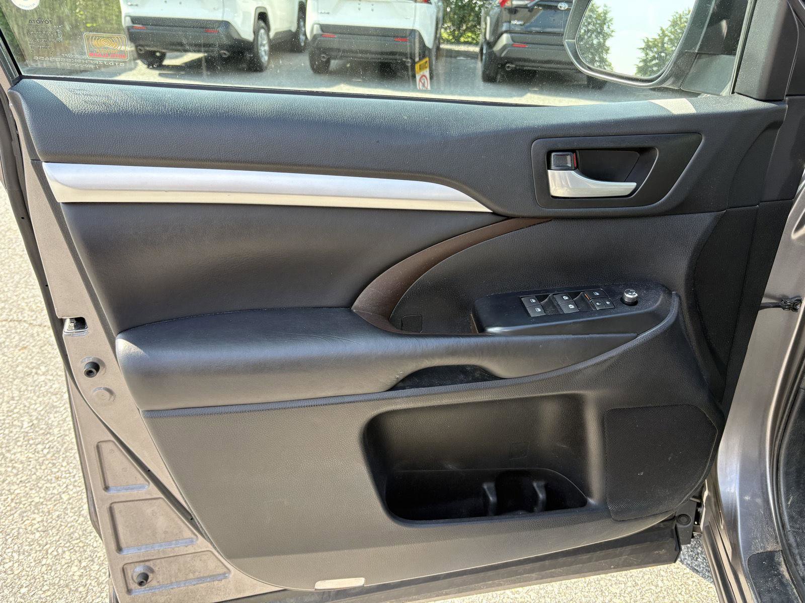 Used 2019 Toyota Highlander XLE image 8