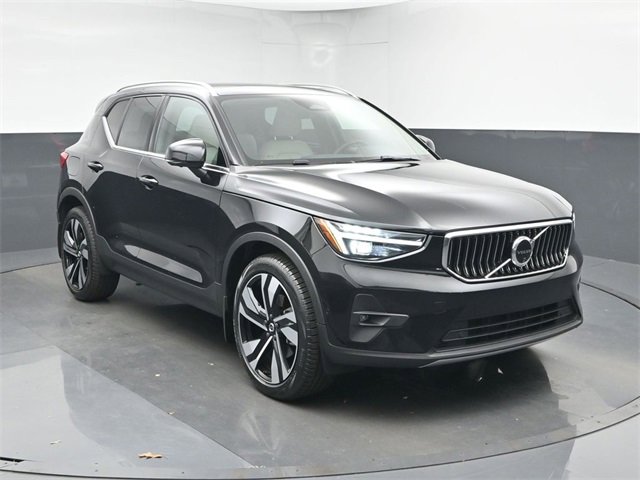 Used 2024 Volvo XC40 B5 Plus w/ Protection Package Premier image 6