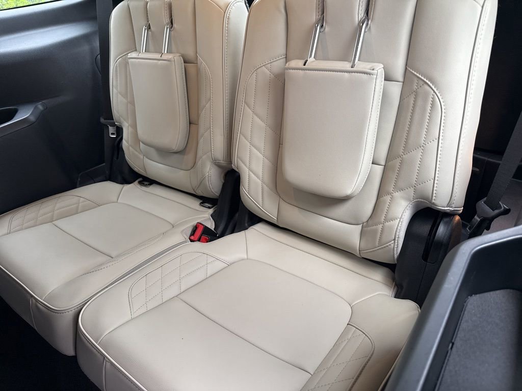 Used 2017 Ford Explorer Platinum image 13