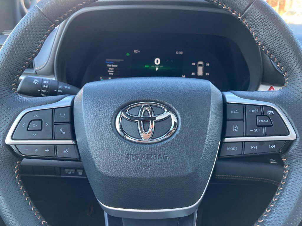 Certified 2025 Toyota Sienna XLE Woodland Edition AWD/4WD image 18