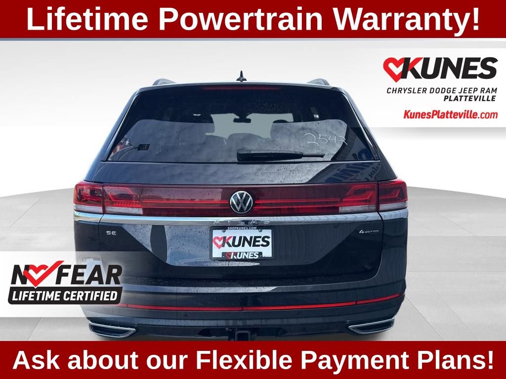 Used 2025 Volkswagen Atlas SE image 4
