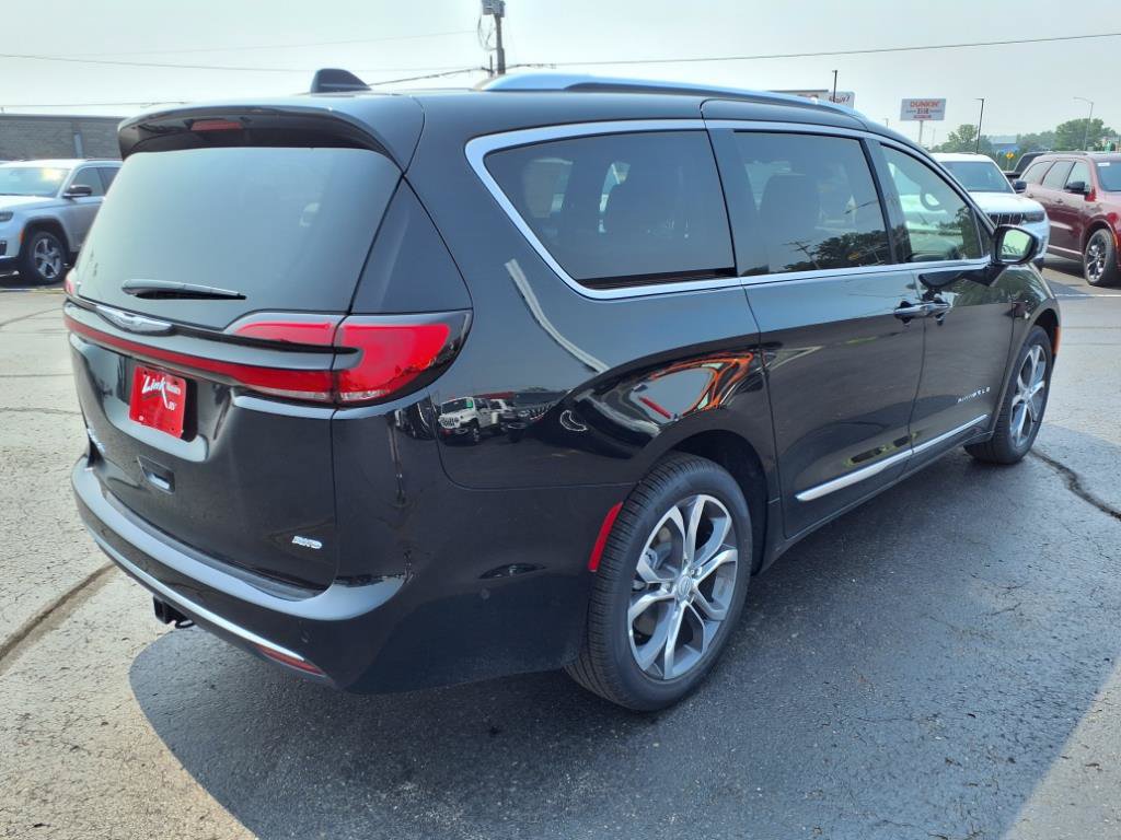New 2025 Chrysler Pacifica Pinnacle w/ Trailer Tow Group AWD/4WD image 2