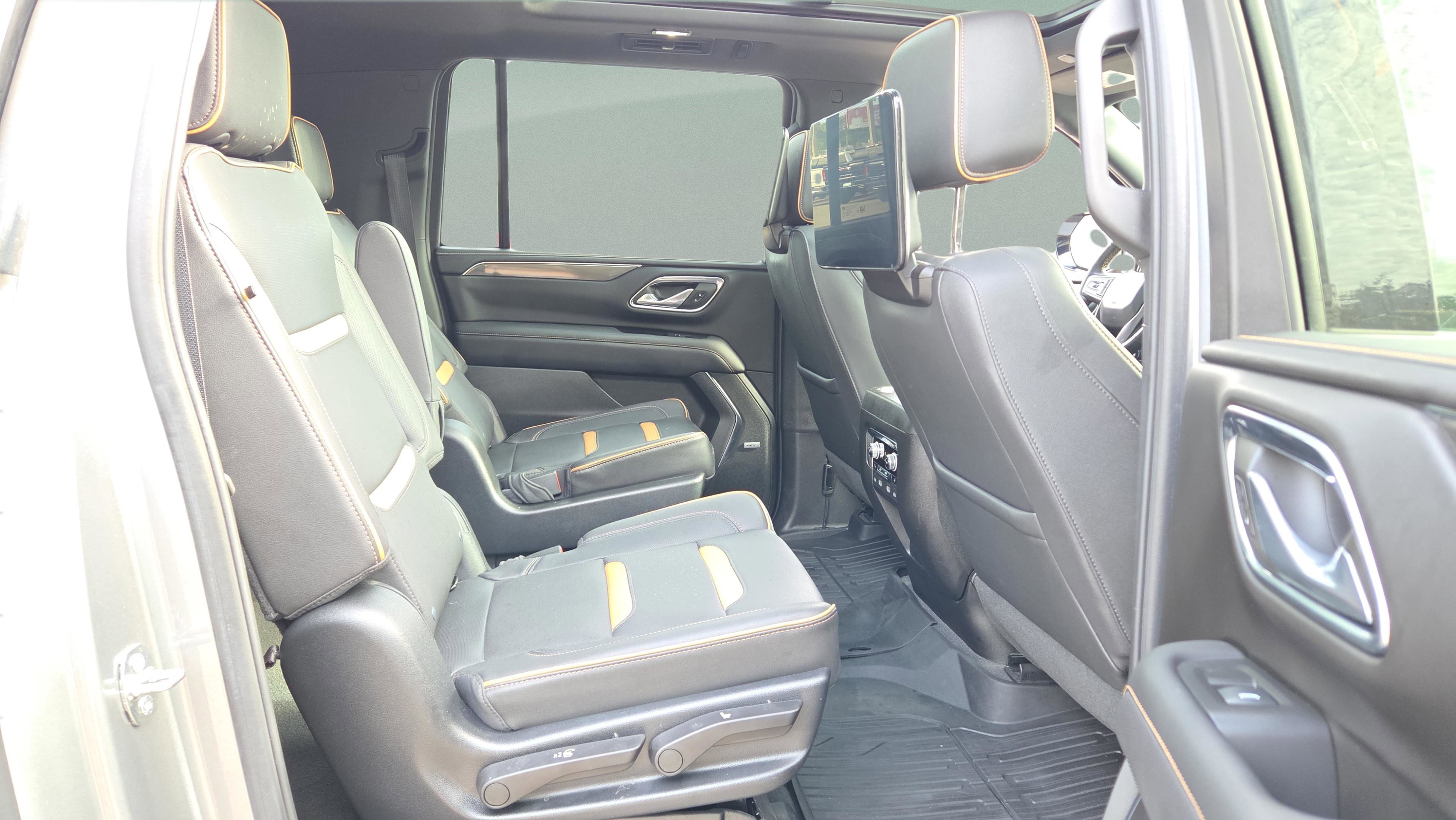 Used 2023 GMC Yukon XL AT4 w/ AT4 Premium Plus Package AWD/4WD image 16