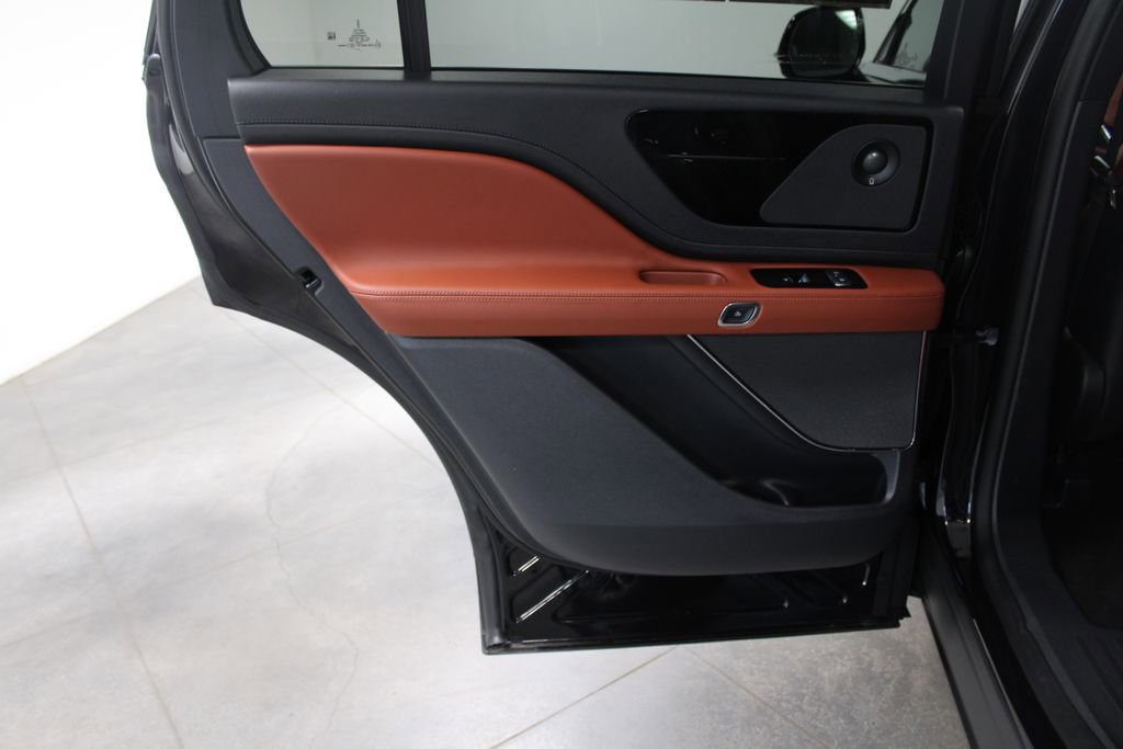 Used 2025 Lincoln Aviator Reserve image 29